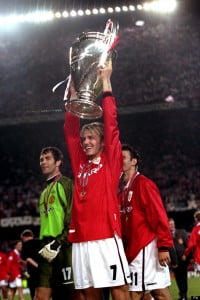 Beckham bateu os dois cantos que, nos descontos, valeram a conquista da Champions ao Man United, frente ao Bayern Munique, em 1998. "Impossible is nothing", não é? / Fonte: o.canada.com/
