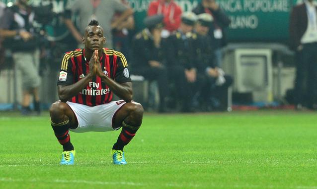 Balotelli e AC Milan: nenhum deles cumpriu as expectativas este ano  Fonte: sport.panorama.it/