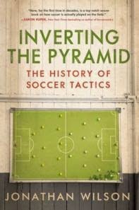 Jonathan Wilson fala da evolução do 2x3x5 ao 4x4x2 no seu livro "Inverting the pyramid. The history of soccer tactics"  Fonte: paradigmaguardiola.blogspot.com