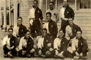 A equipa do Sporting de 1922/23, que conquistou o primeiro campeonato nacional da História do clube. Francisco Stromp é o do meio, em baixo. Jorge Vieira (3º da fila de cima) era outra figura de destaque Fonte: Wikipédia