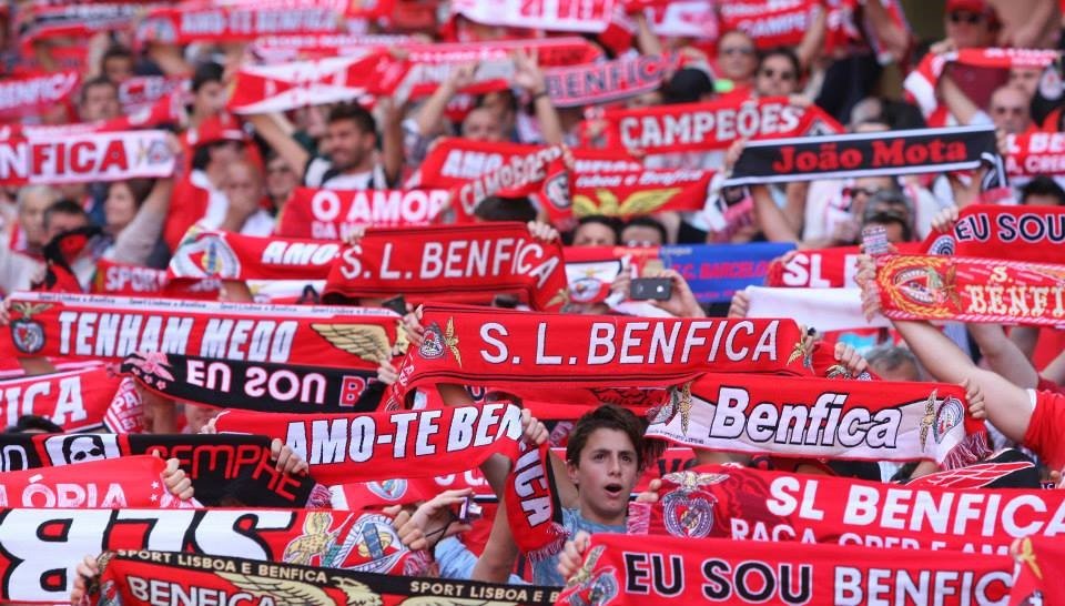 Nação benfiquista em suspenso, união tremenda;  Fonte: Facebook do Sport Lisboa e Benfica