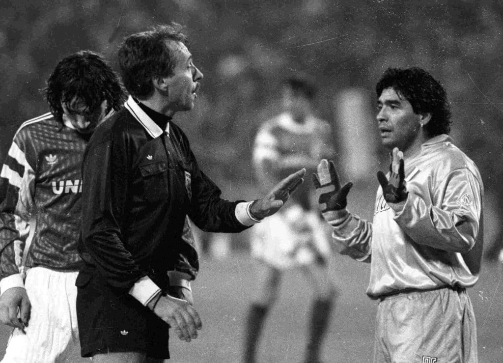 Aleksandr Mostovoi e Diego Maradona no Spartak vs Napoli de 1991 Fonte: Spartak World 