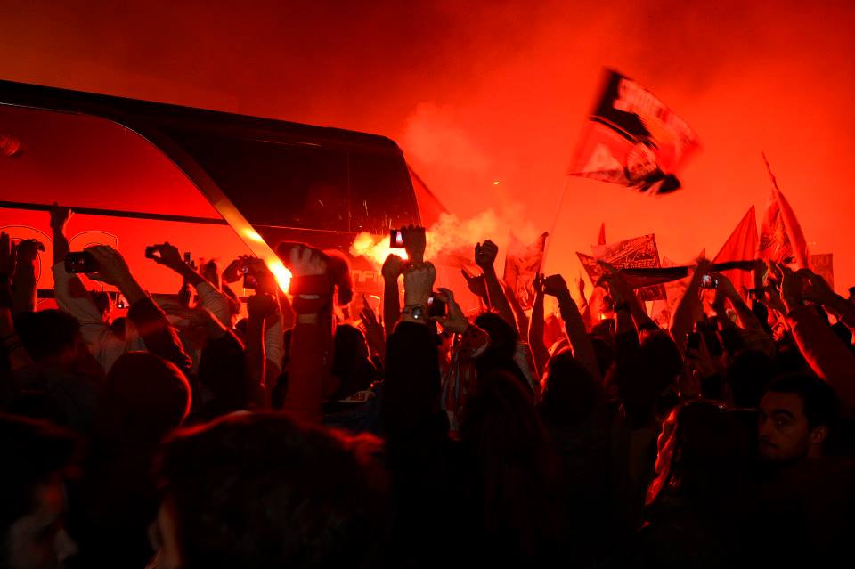 A estrondosa recepção ao Benfica na chegada de Turim; Fonte: Facebook do Sport Lisboa e Benfica 