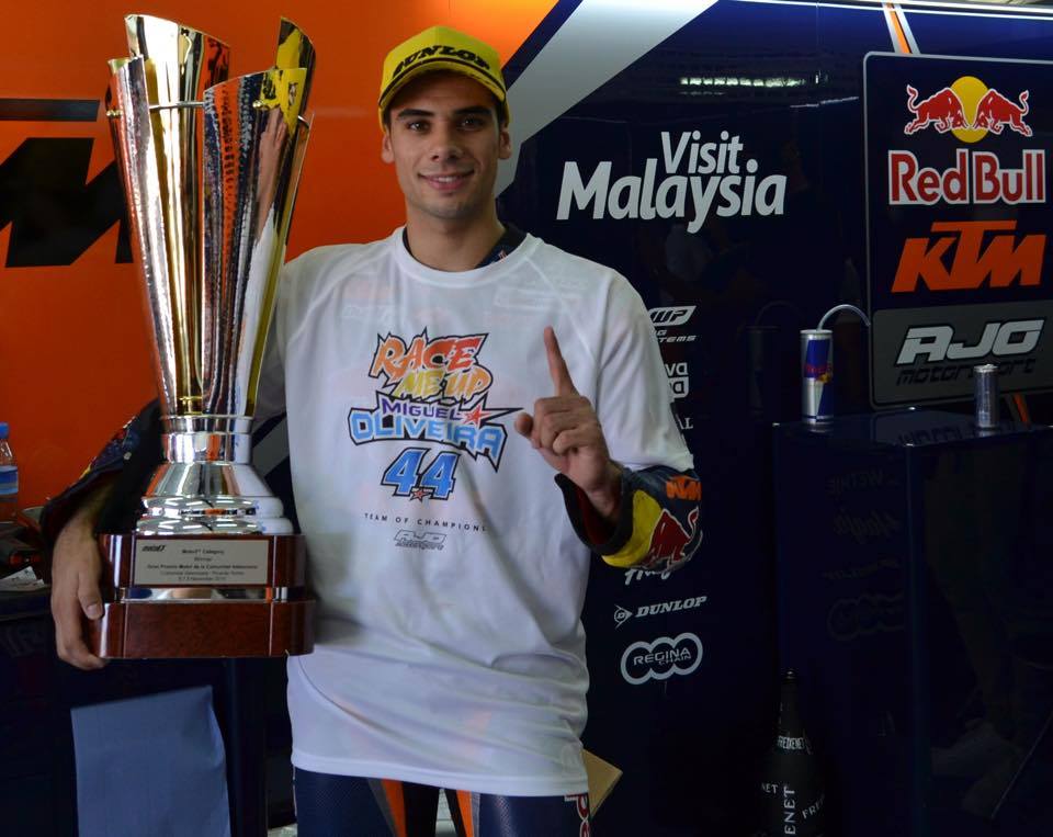 O aspirante a dentista e que se tornou vice-campeão do mundo de Moto3 Fonte: Facebook Oficial de Miguel Oliveira