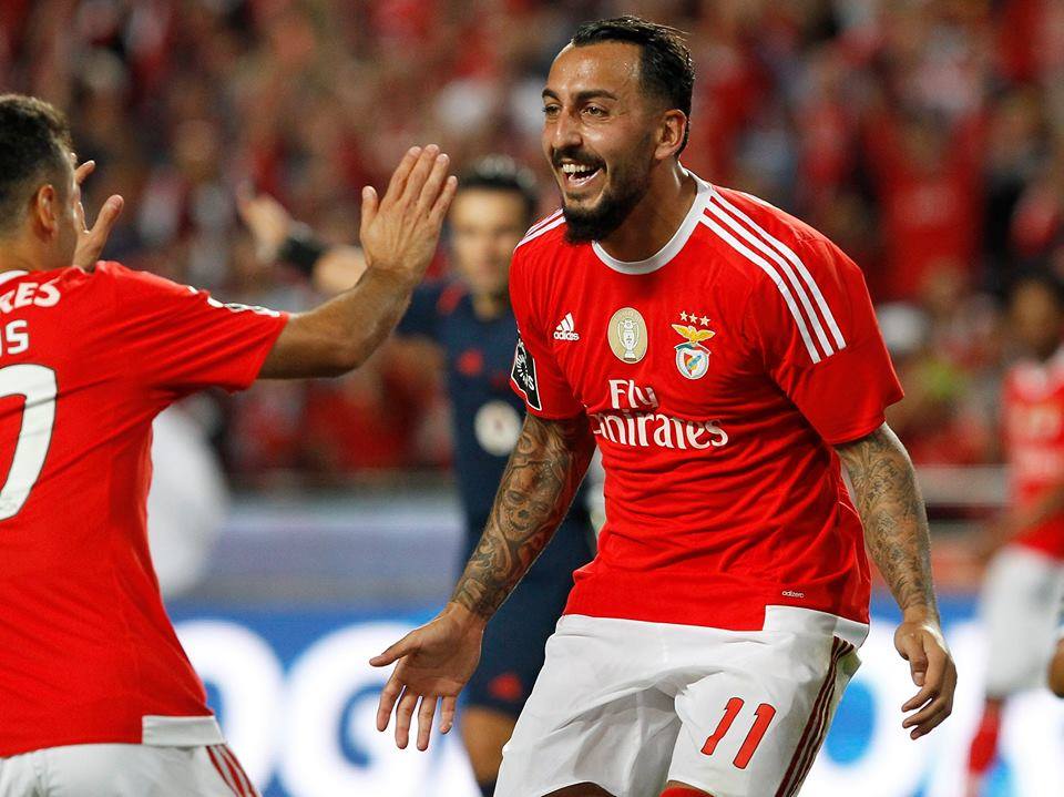 Mitroglou ainda reduziu mas o Benfica acabou em 2º lugar do grupo; Fonte: Facebook do Sport Lisboa e Benfica