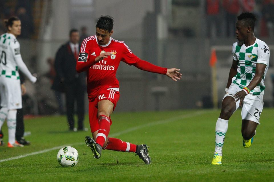 André Almeida saltou para ocupar o lugar deixado por Nélson Semedo e tem sido exemplar Fonte: SL Benfica