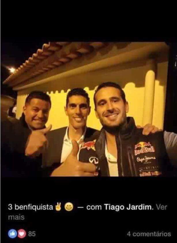 Entretanto, o árbitro do jogo do Benfica é apanhado desta maneira nas redes sociais 