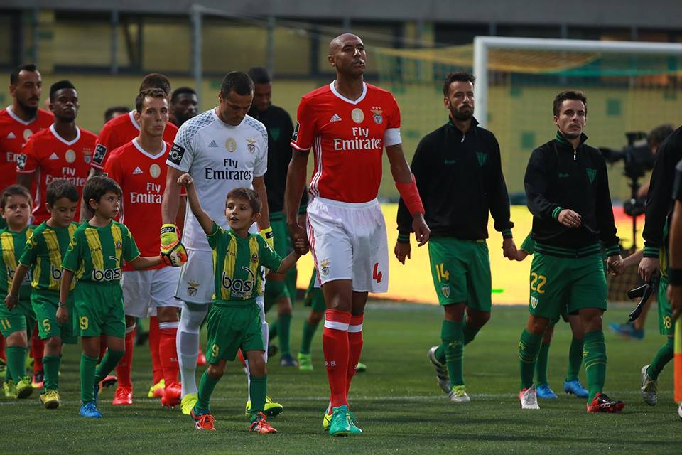 Luisão pertence a um lote exclusivo de homens e jogadores Fonte: SL Benfica