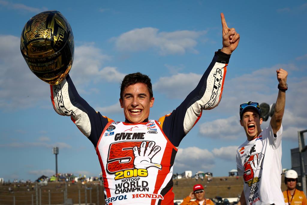 “give me 5” de Marc Márquez Fonte: MotoGP